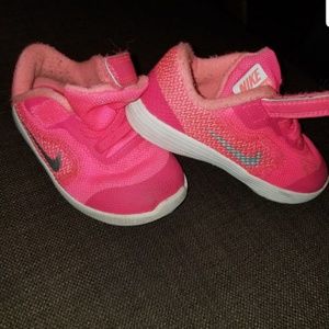 Girls nikes